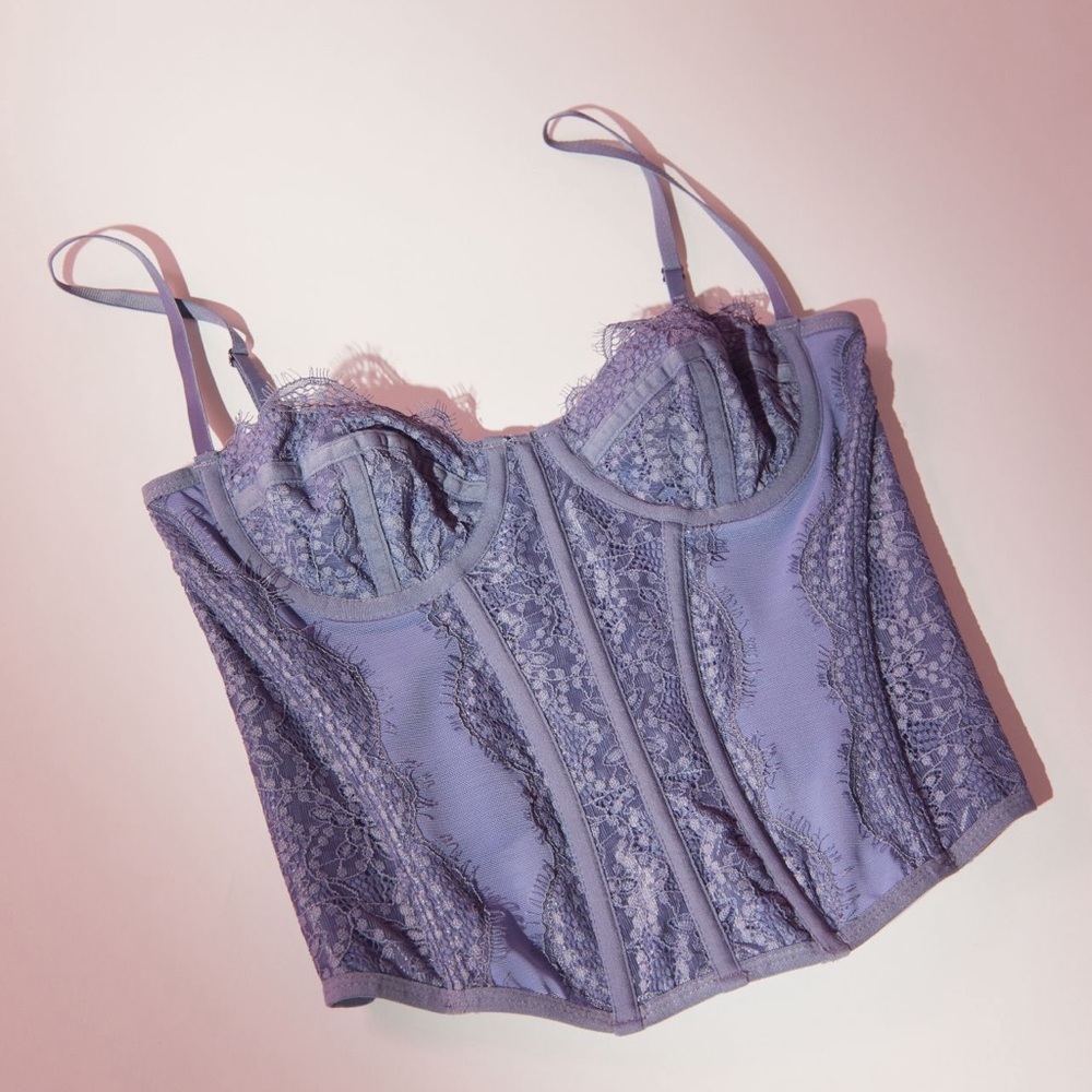 Sold on another platform ! Urban Outfitters Corset